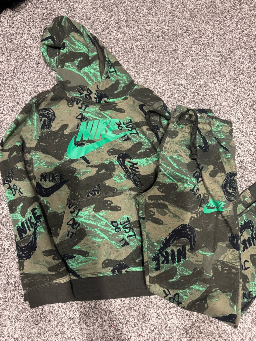 Nike Kids Green Camo Hoodie & Joggers Set with Bright Teal Logo